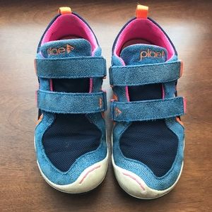 Plae brand shoe, size 1.5